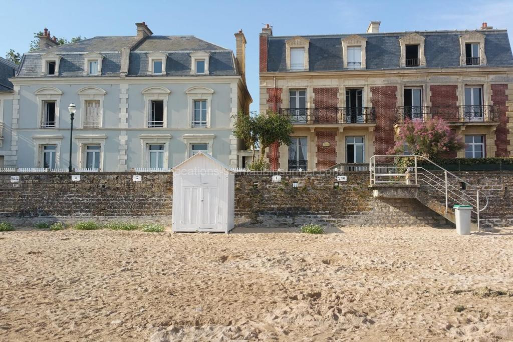 photo de Spacious 19th century house